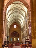 Nevers - Cathedrale St Cyr & Ste Julitte - Nef vue du choeur (2)